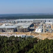 Construir 220 gigafábricas en los próximos 30 años