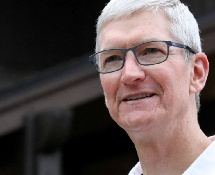 Tim Cook, CEO de Apple, se bajará 40% su millonario sueldo en 2023