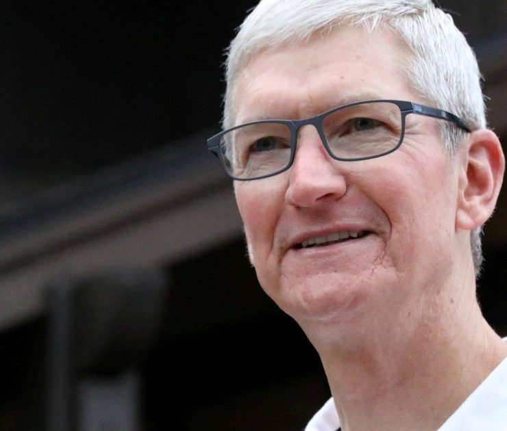 Tim Cook, CEO de Apple, se bajará 40% su millonario sueldo en 2023
