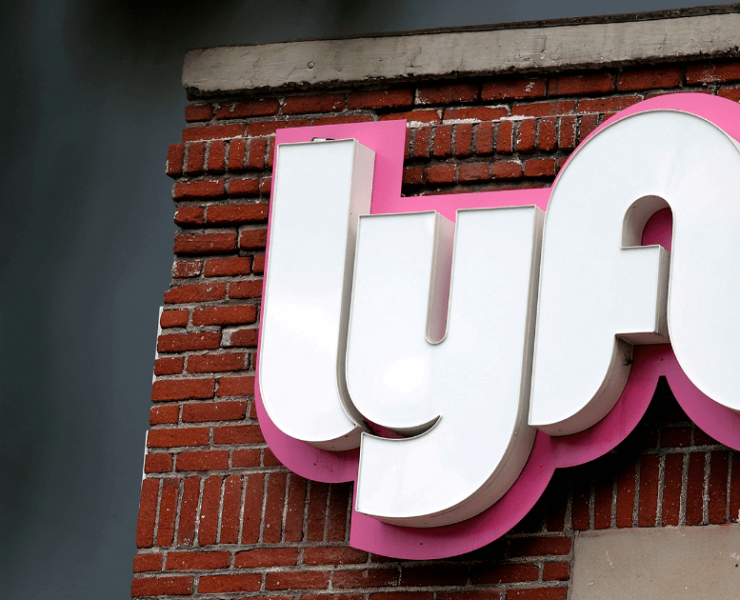 Acciones de Lyft se desploman más de 35% por sombrías perspectivas de beneficios