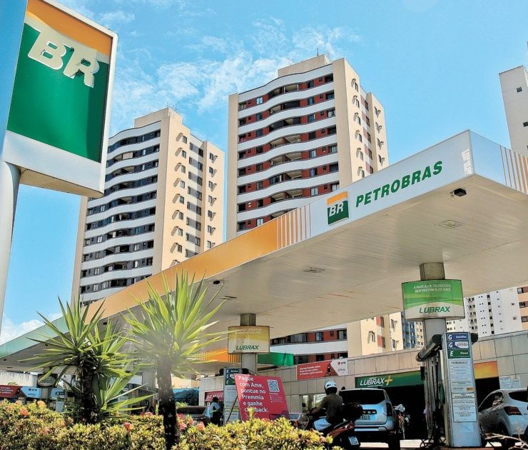 Acciones de Petrobras pierden valor tras anuncio de reducción de precios a la gasolina en Brasil