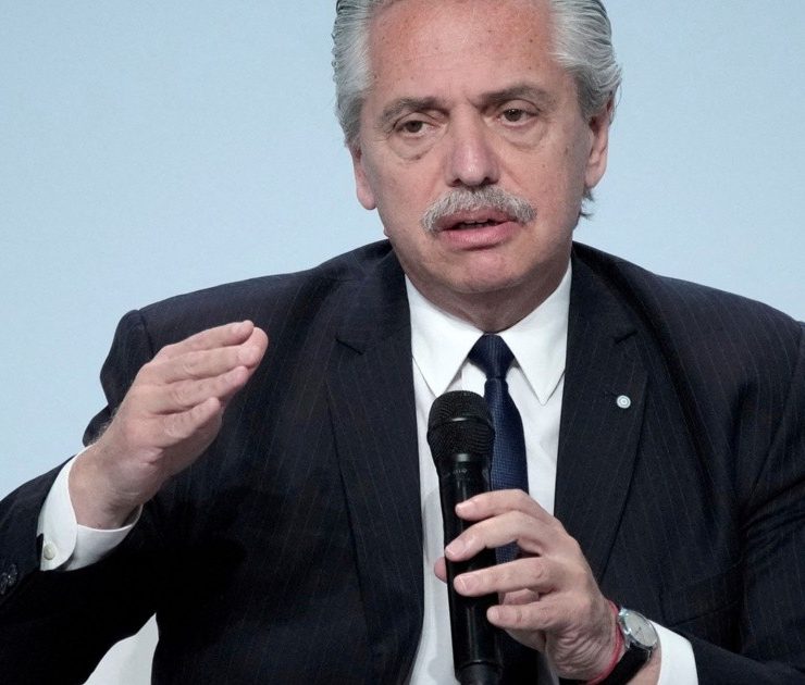 Alberto Fernández reemplaza a su jefe de ministros antes de campaña presidencial en Argentina