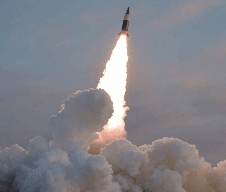 Corea del Norte dispara un misil que toca el mar occidental de Japón