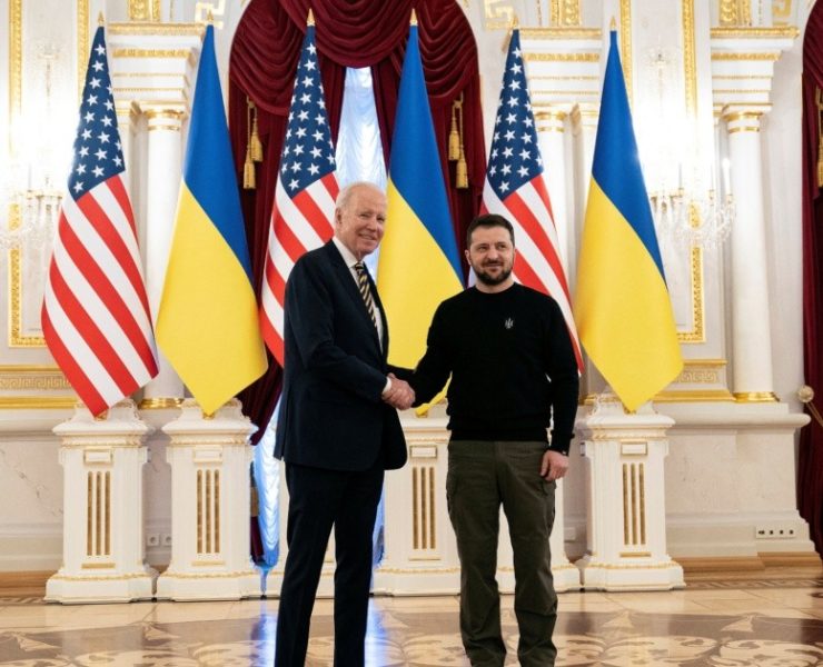 En medio de la guerra, Joe Biden llega de sorpresa a Ucrania para anunciar nuevas entregas de armas