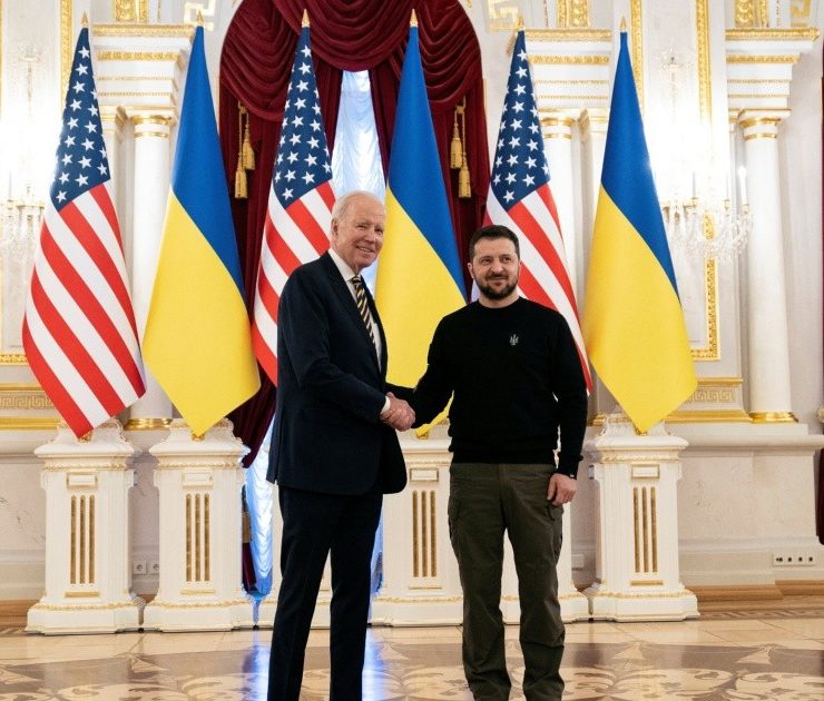 En medio de la guerra, Joe Biden llega de sorpresa a Ucrania para anunciar nuevas entregas de armas