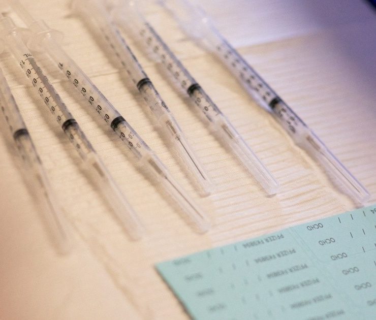 "Faltan datos que respalden múltiples dosis anuales de refuerzo de Covid-19": científicos de Estados Unidos