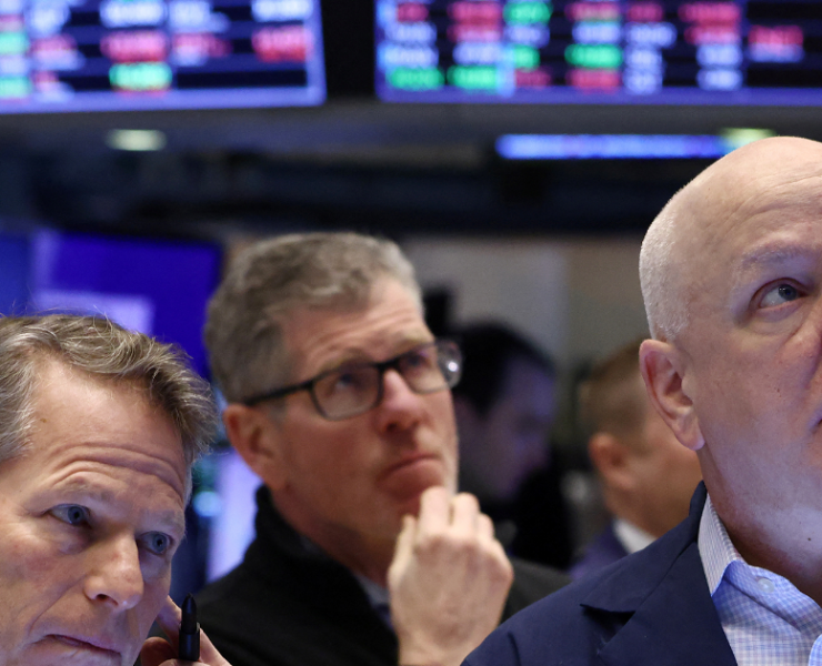 Índices de Wall Street cierran mixtos y anotan una semana negativa