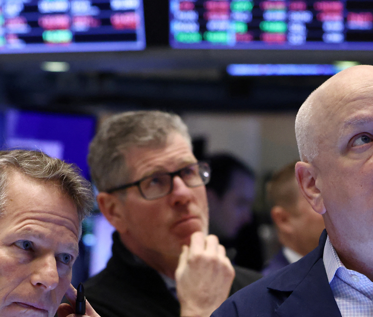 Índices de Wall Street cierran mixtos y anotan una semana negativa