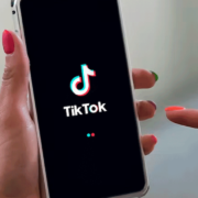 La Comisión Europea vetó el uso de TikTok en teléfonos móviles de su personal y dispositivos oficiales