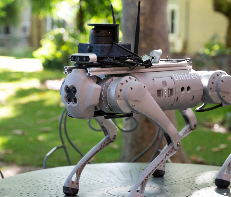 Los secretos de Tefi, el perro robot para invidentes