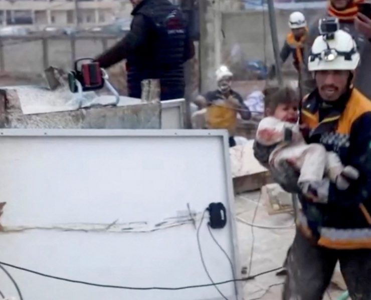 OMS pide la movilización de ayuda a Medio Oriente ante un aumento de los muertos por el sismo de 7.8 grados y sus réplicas