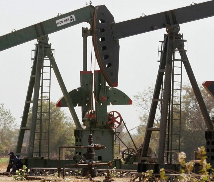 Petróleo cae más de un dólar por liberación de las reservas de EU y presiones inflacionarias