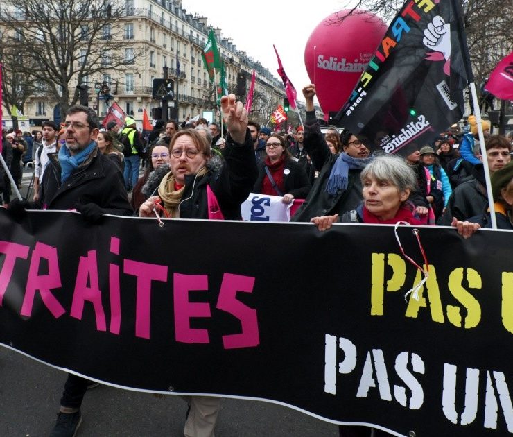 Sindicatos amenazan con "paralizar" Francia en marzo contra reforma de pensiones