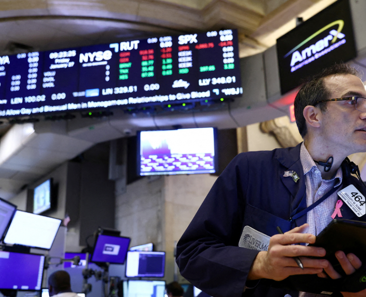 Wall Street cierra a la baja; inversionistas centran su atención en la Fed