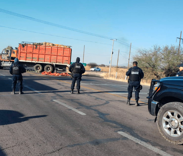 grupo armado realiza narcobloqueos y quema de vehículos