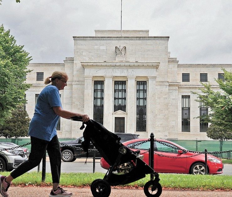 Fed debilita al peso; cierra en 18.1375 unidades