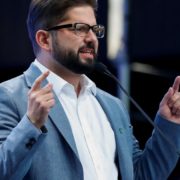 Gabriel Boric cumple un año con duro revés tributario y repunte en las encuestas