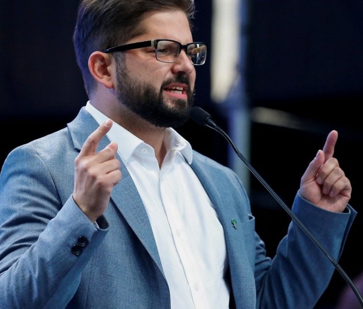Gabriel Boric cumple un año con duro revés tributario y repunte en las encuestas