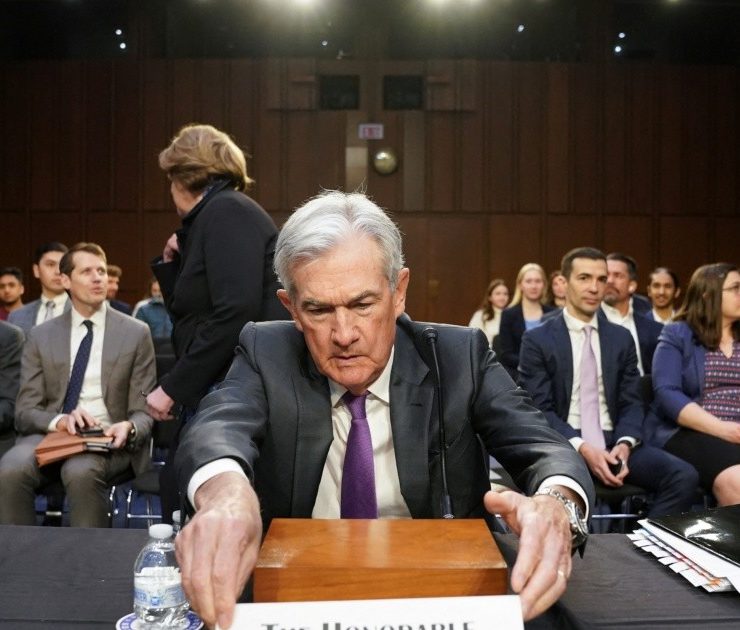 La Fed probablemente tenga que subir más las tasas y quizás más rápido: Powell