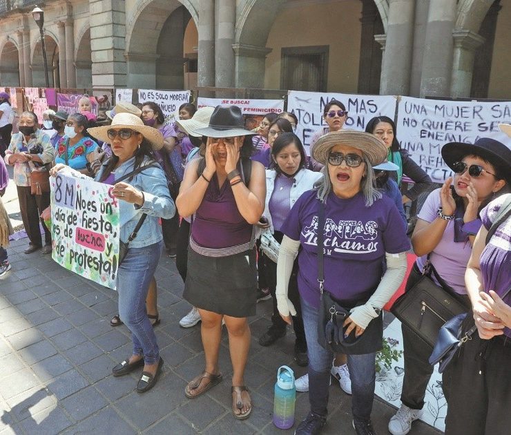 Marea morada inunda las calles del país