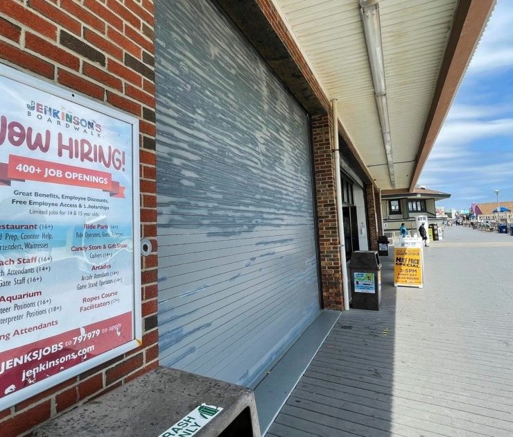 Mercado laboral de EU sigue ajustado; costos laborales del 4T 2022 se revisan al alza