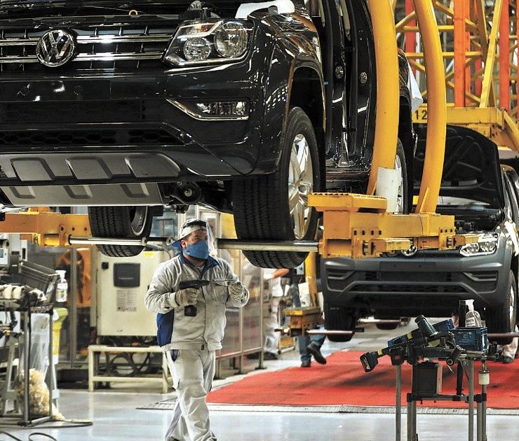 Volkswagen espera facturar más de 350,000 millones de dólares en 2023