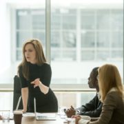 ¿Influyen los rasgos personales de los directivos en el riesgo de las empresas que gestionan?